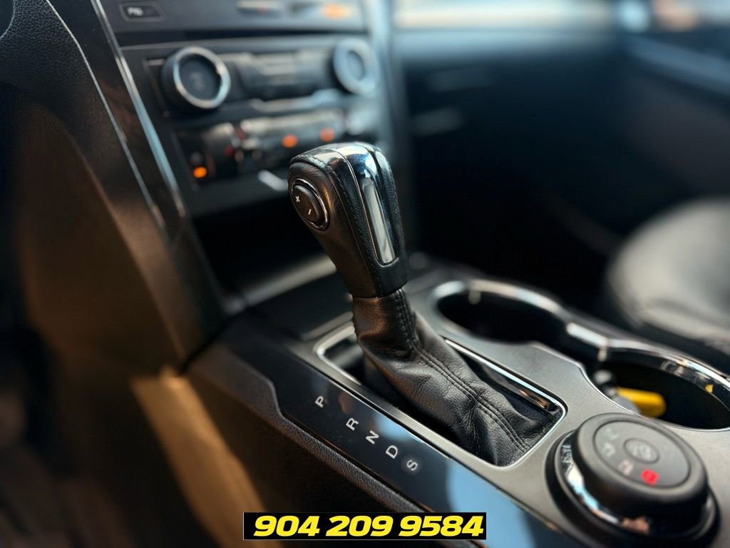 Used 2018 Ford Explorer XLT w/ Equipment Group 202A AWD/4WD image 14