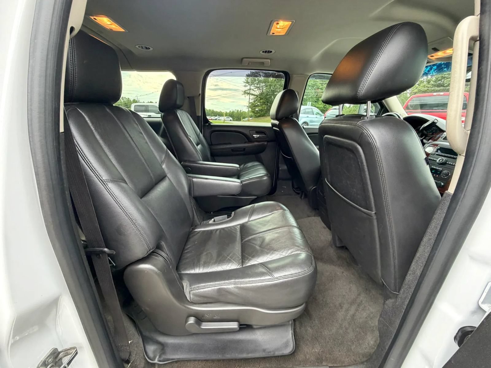 Used 2012 Chevrolet Suburban LT w/ Luxury Package AWD/4WD image 5