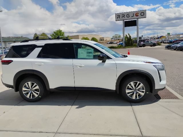 New 2026 Nissan Pathfinder SL AWD/4WD image 4