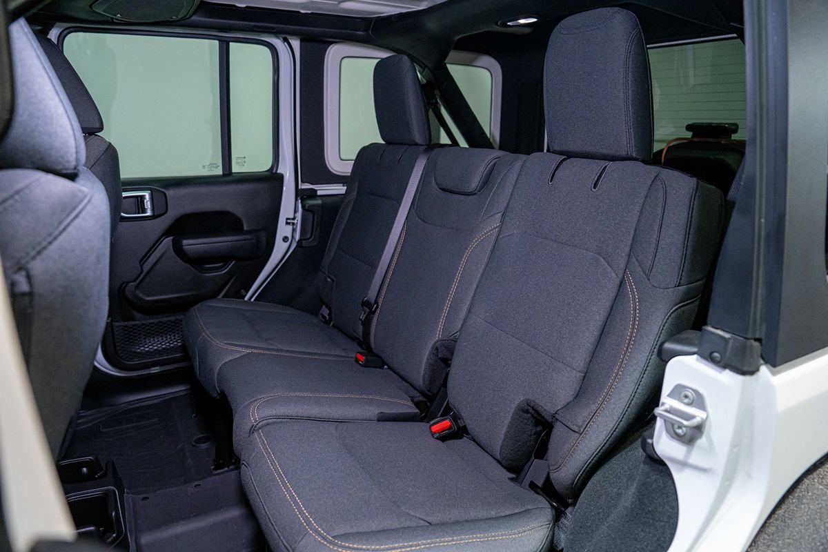 Used 2024 Jeep Wrangler Unlimited Sport AWD/4WD image 18