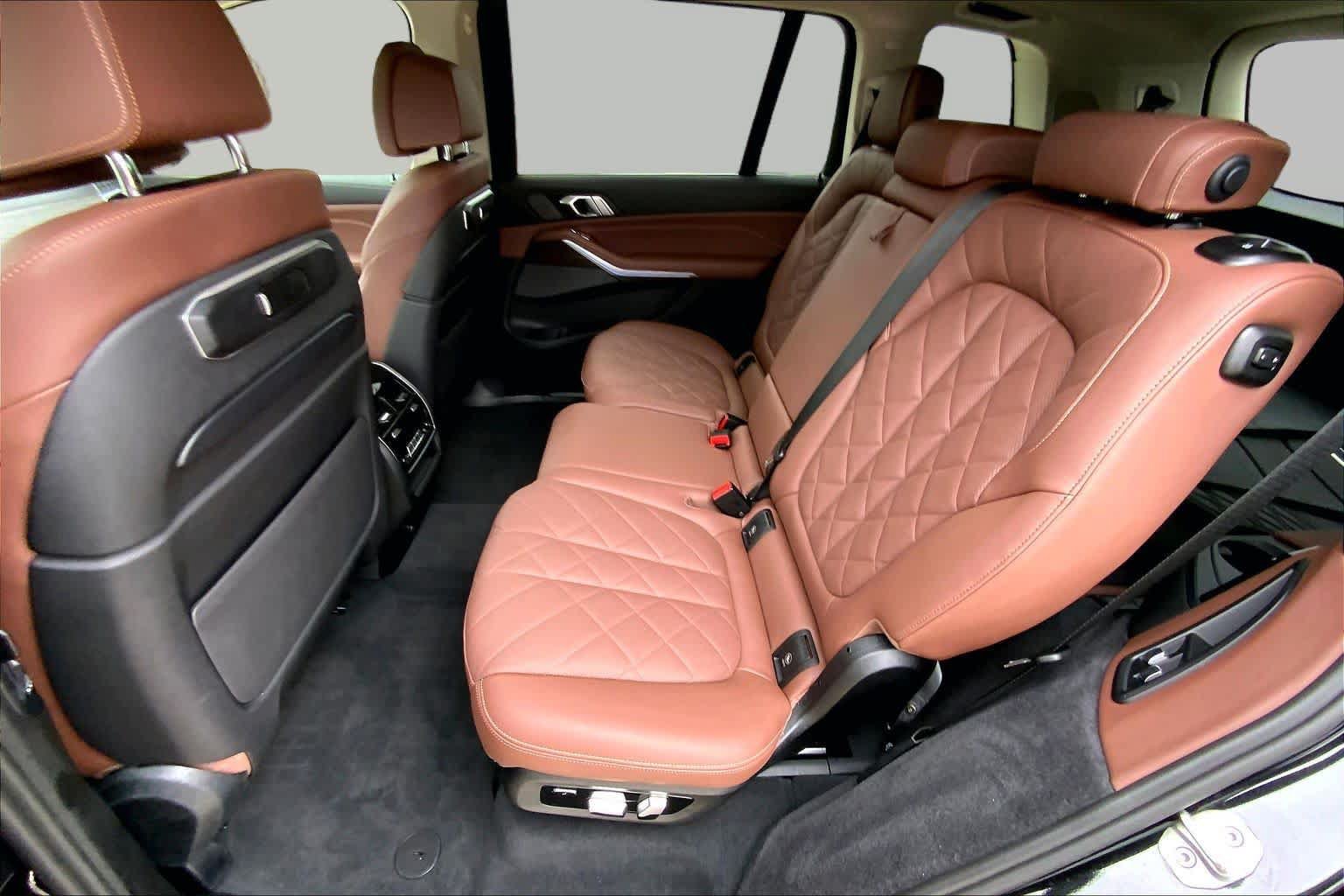 Used 2024 BMW X7 xDrive40i w/ Premium Package AWD/4WD image 21