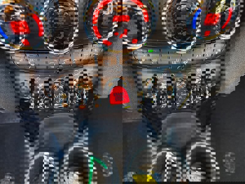 Used 2019 MINI Cooper 4-Door Hardtop w/ Signature Upholstery Package image 22