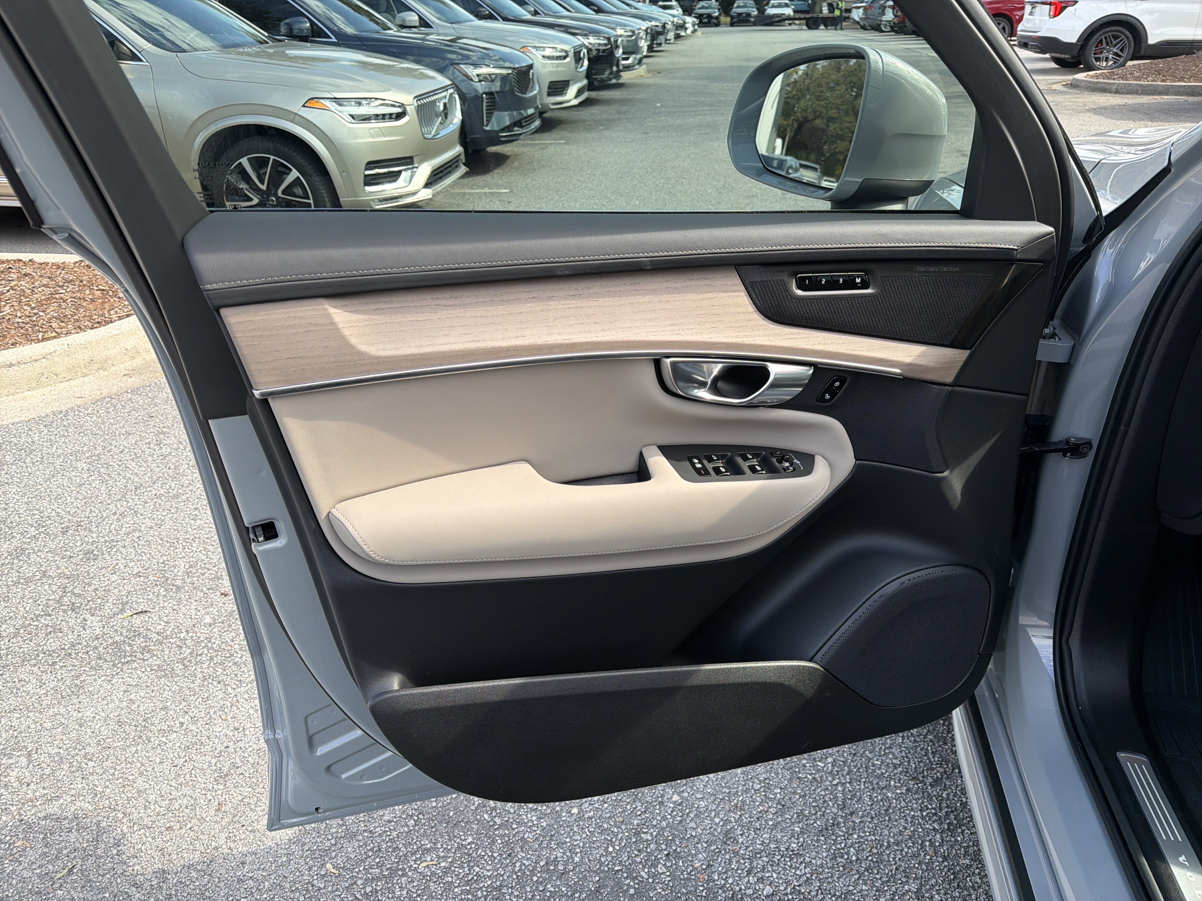 Used 2026 Volvo XC90 B6 Plus w/ Protection Package Premier image 14