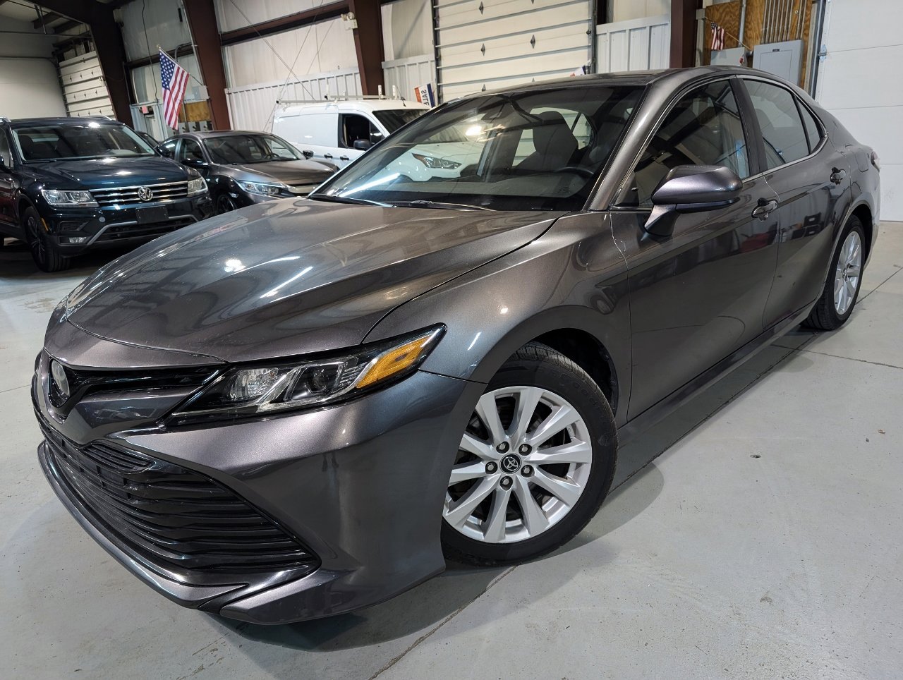 Used 2018 Toyota Camry LE image 1