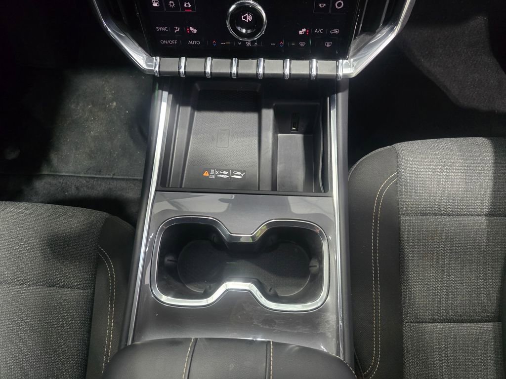 Used 2025 GMC Acadia Elevation image 31