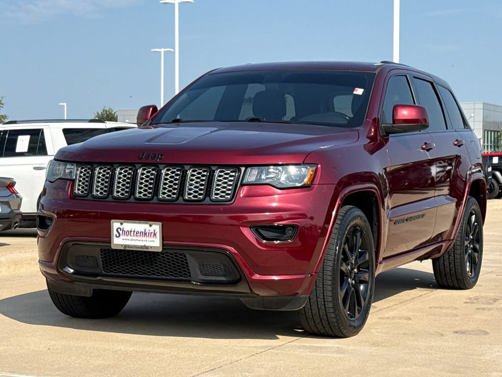 Used 2022 Jeep Grand Cherokee Laredo X AWD/4WD image 3