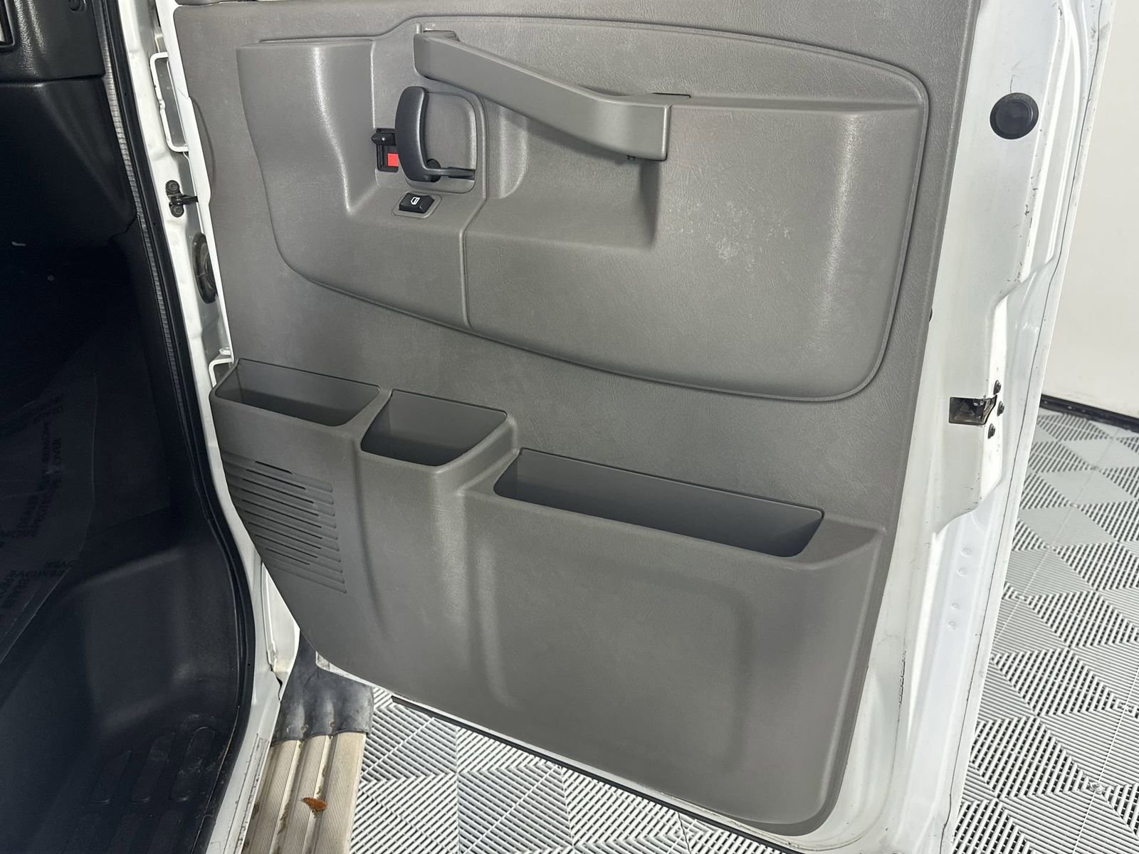 Used 2019 Chevrolet Express 3500 LT w/ LT Preferred Equipment Group RWD image 30
