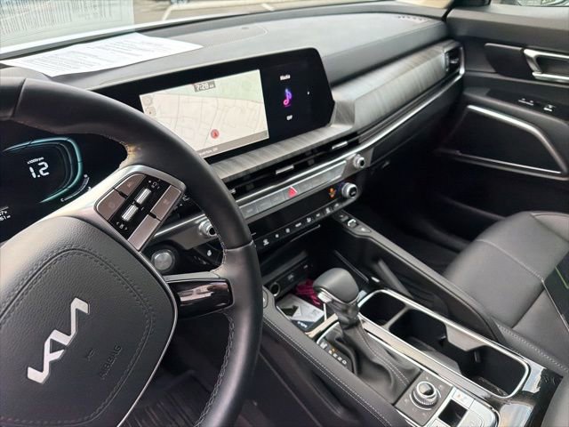 Used 2025 Kia Telluride EX w/ EX Captain's Chair Package image 5