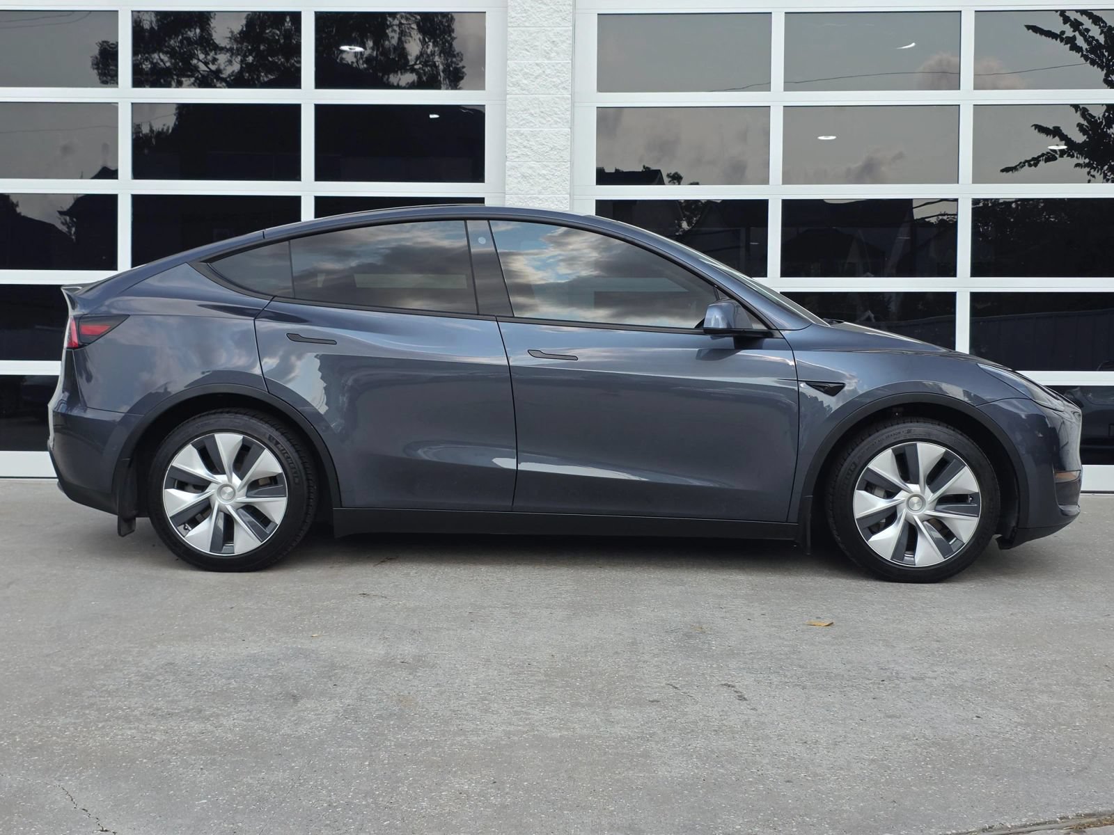 Used 2021 Tesla Model Y Long Range AWD/4WD image 3