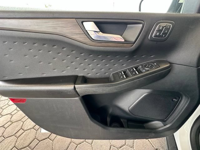 Used 2020 Ford Escape Titanium AWD/4WD image 17