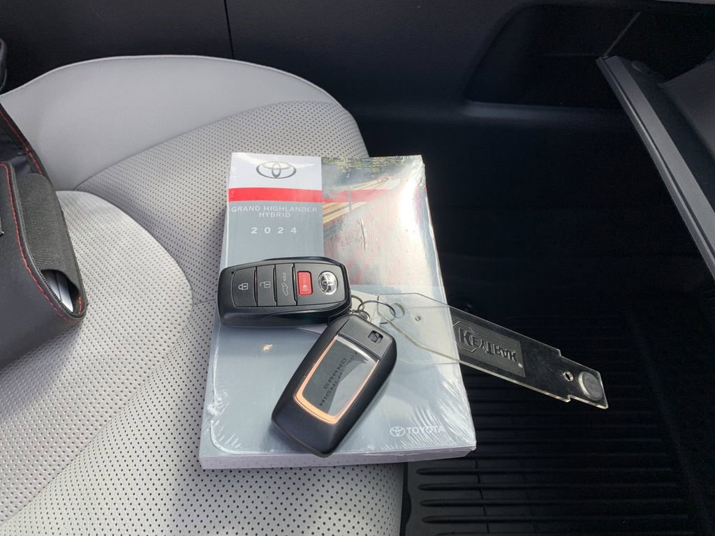 Used 2024 Toyota Grand Highlander MAX Platinum image 9