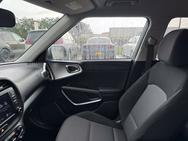 Used 2025 Kia Soul LX w/ LX Technology Package FWD image 23