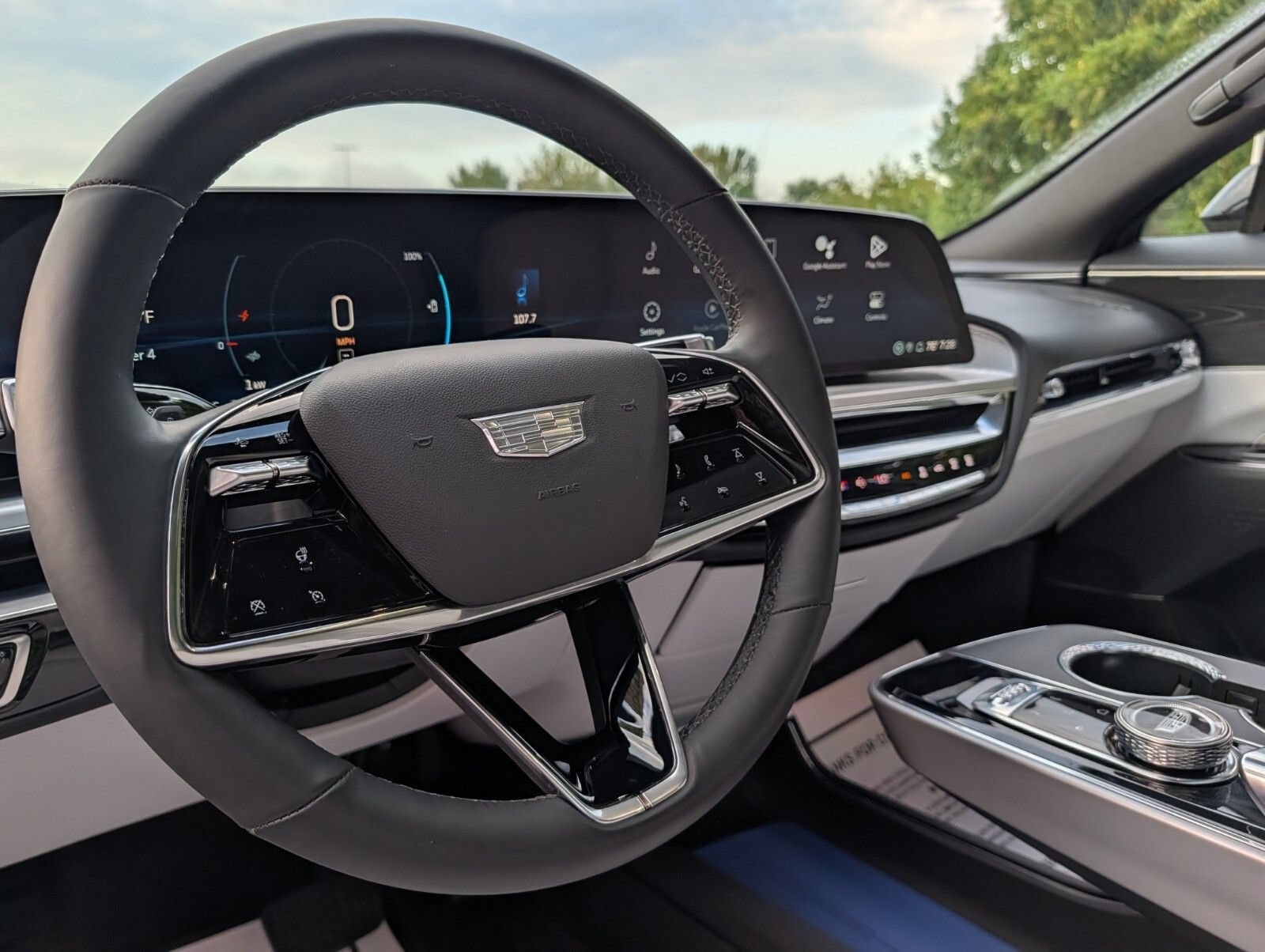 Used 2024 Cadillac Lyriq Luxury AWD/4WD image 34