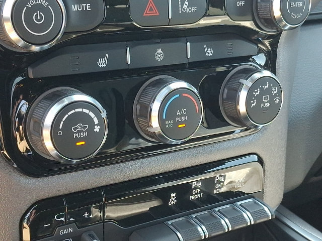 New 2026 RAM 1500 4x4 Crew Cab image 15