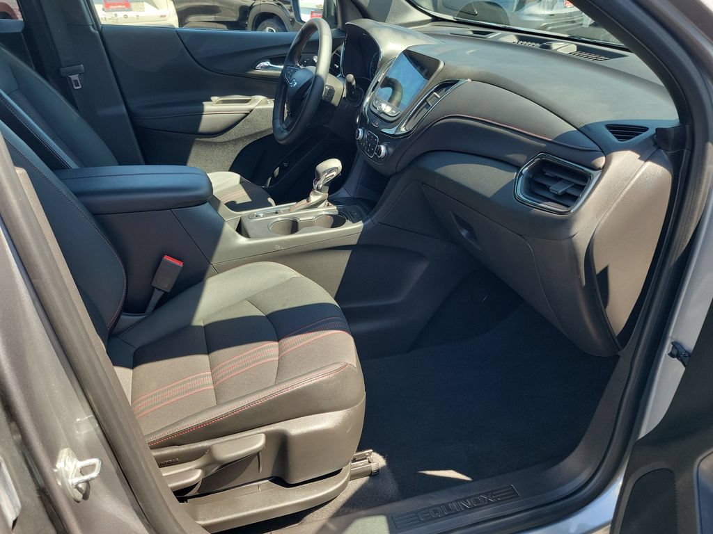 Used 2023 Chevrolet Equinox RS FWD image 16