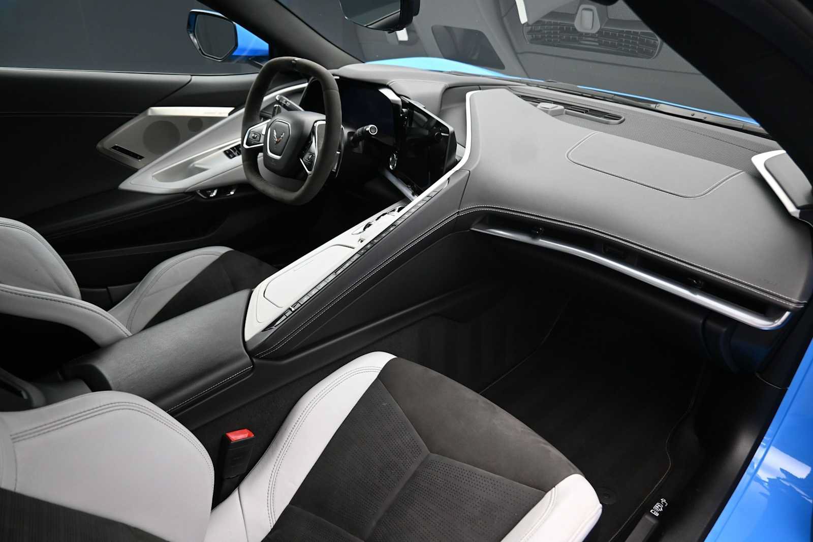 Used 2021 Chevrolet Corvette Stingray Preferred Cpe w/ Engine Appearance Package RWD image 16