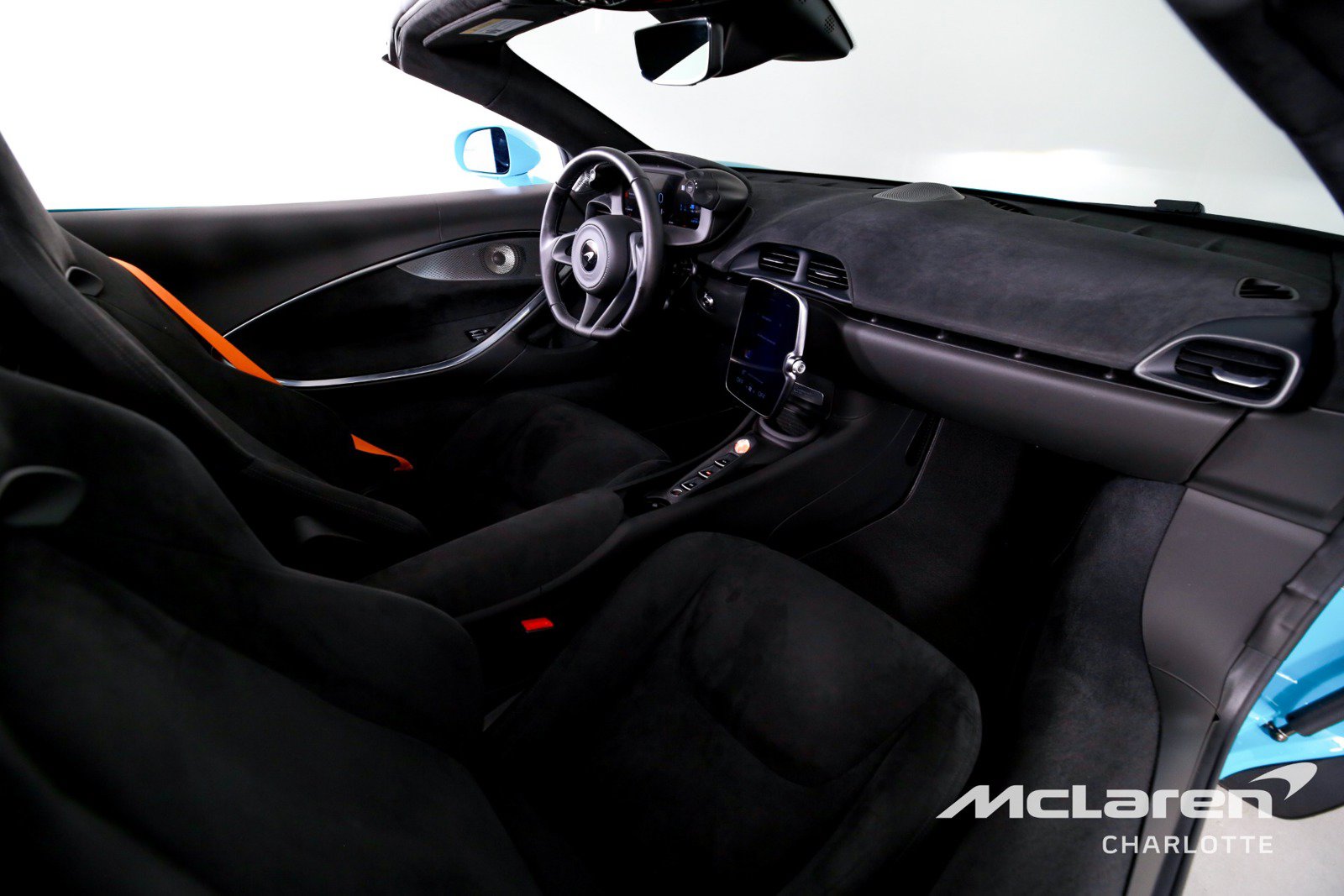 Used 2025 McLaren Artura Spider RWD image 21