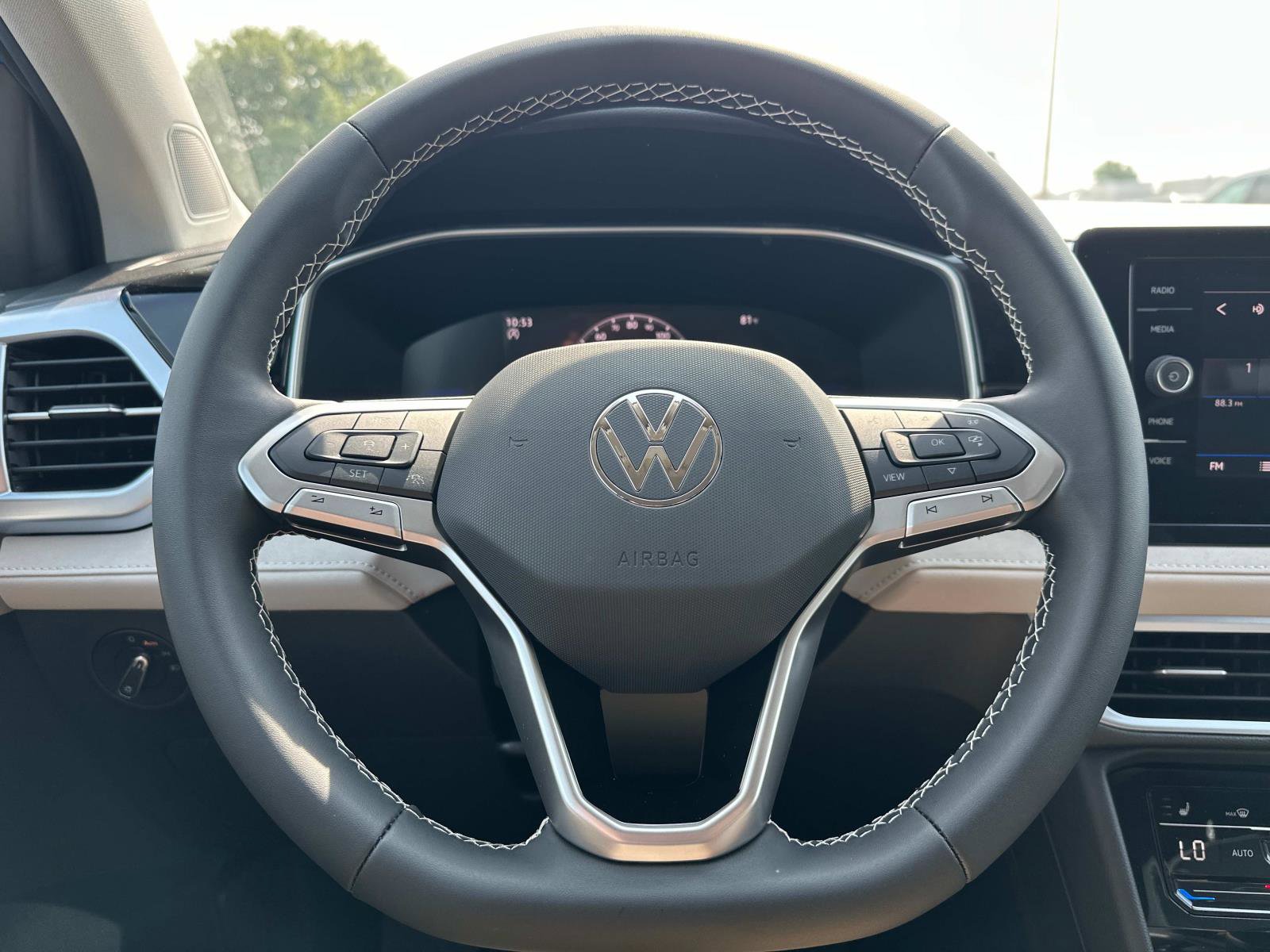 New 2025 Volkswagen Taos SE image 20