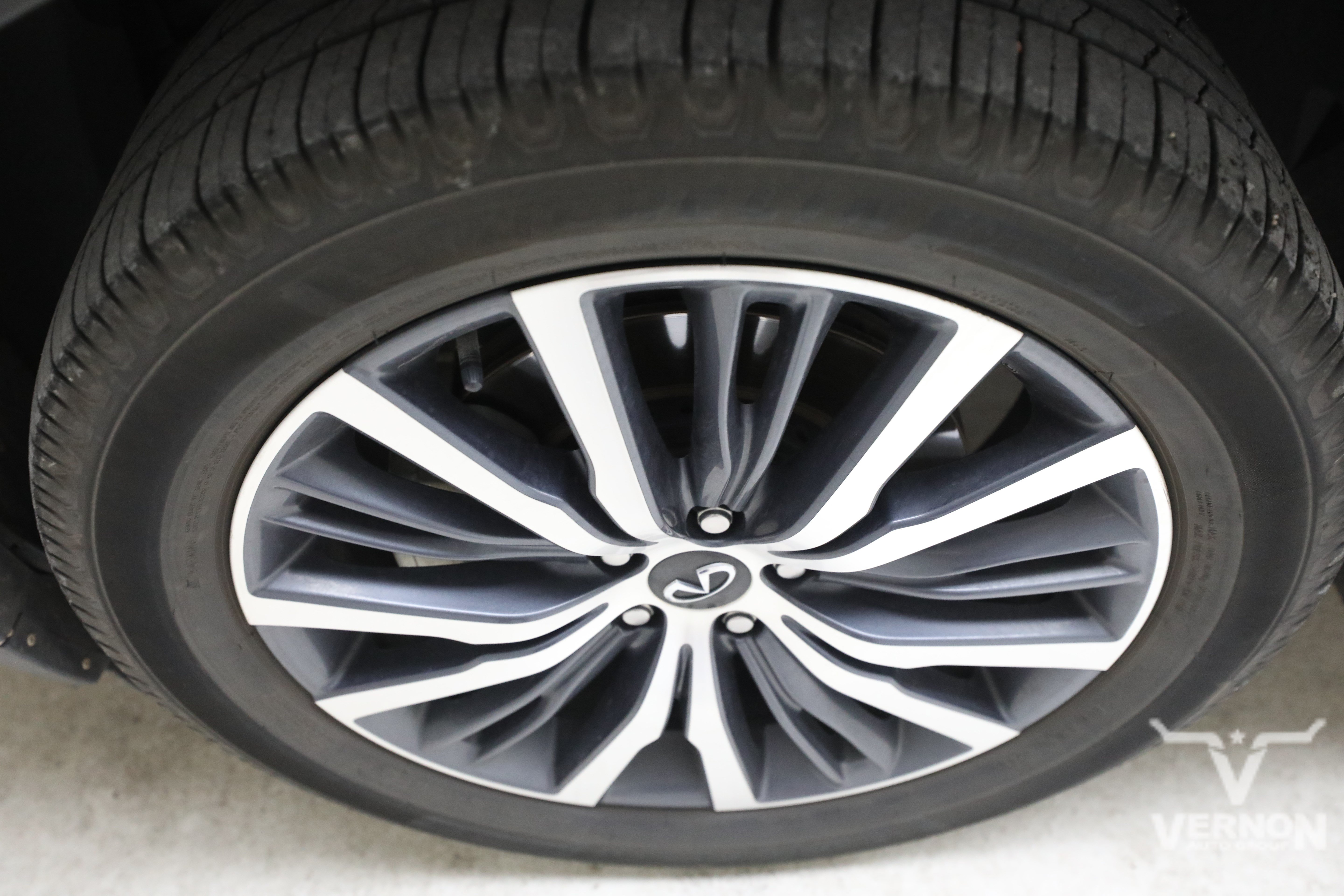 Used 2023 INFINITI QX60 Sensory w/ Cargo Package AWD/4WD image 10