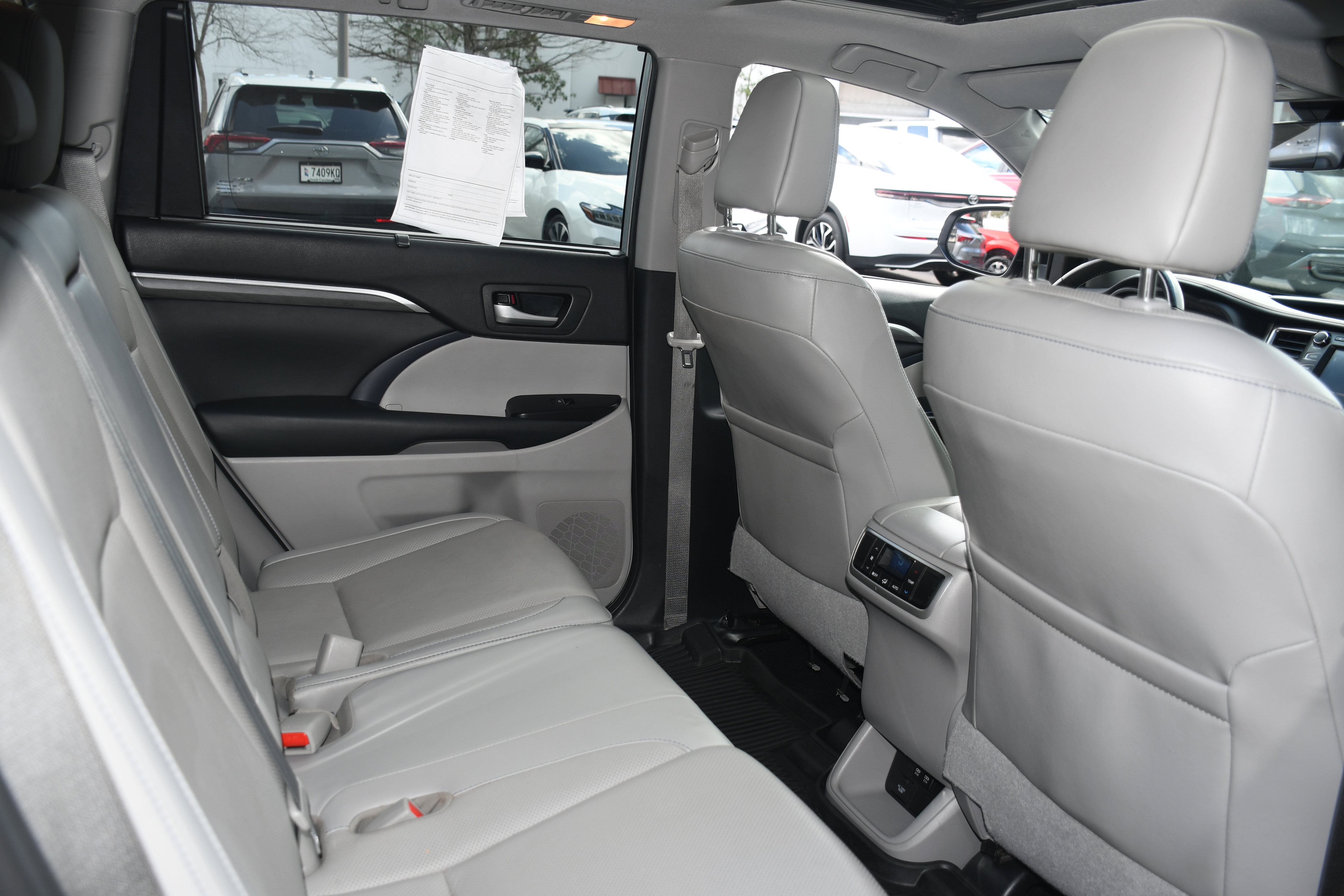 Used 2019 Toyota Highlander Limited FWD image 20