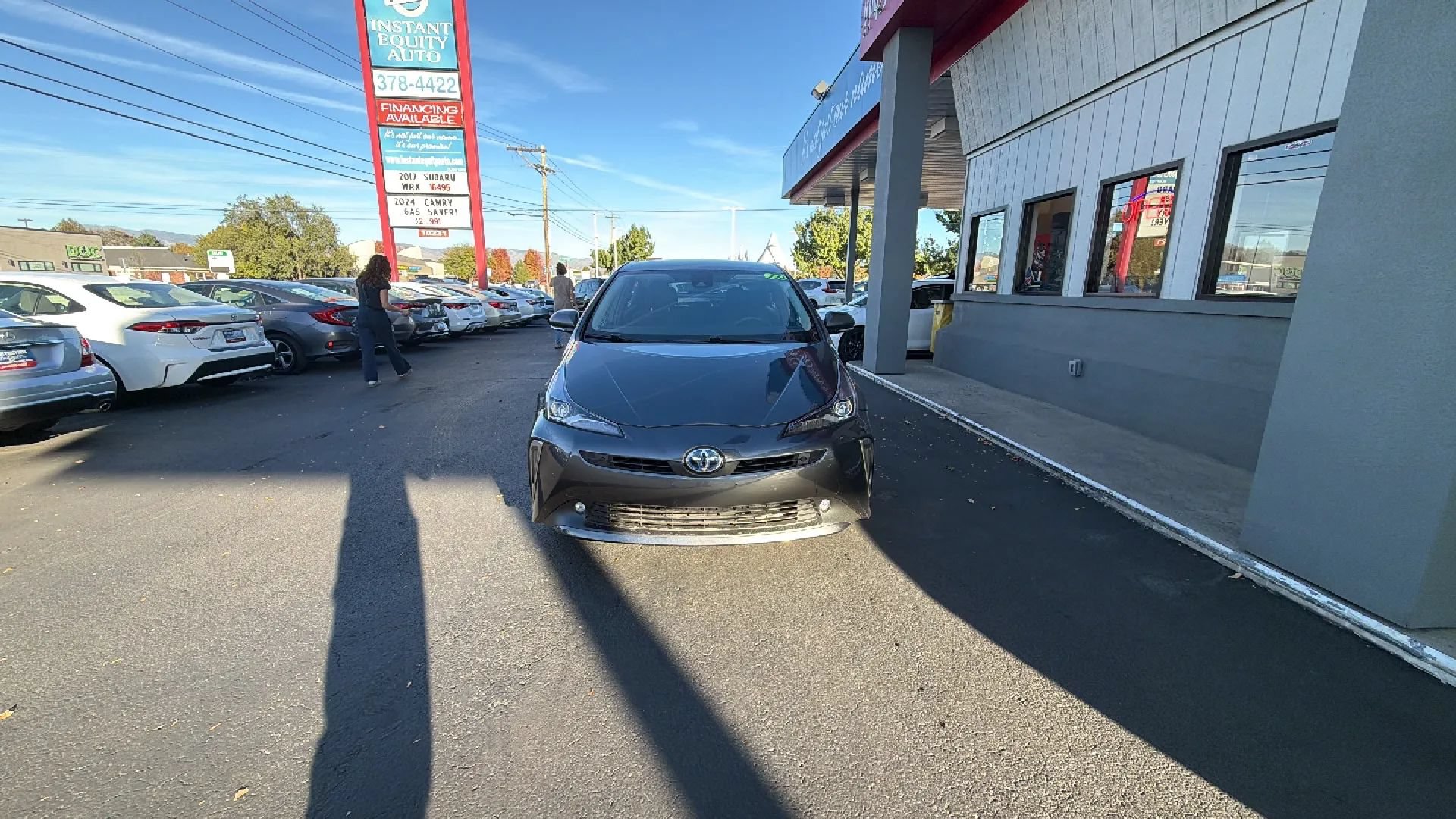 Used 2020 Toyota Prius LE AWD/4WD image 2