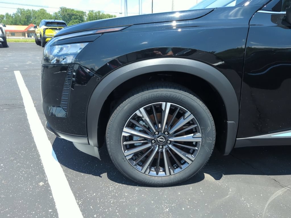 New 2026 Nissan Pathfinder Platinum w/ Accent Package AWD/4WD image 2