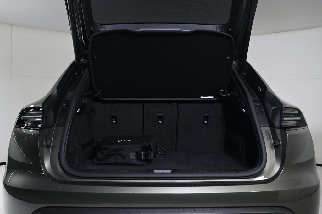 Certified 2025 Porsche Macan 4 Electric image 28