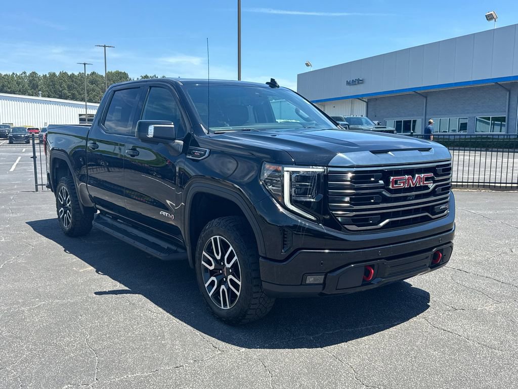 Used 2023 GMC Sierra 1500 AT4 w/ AT4 Premium Package AWD/4WD image 4