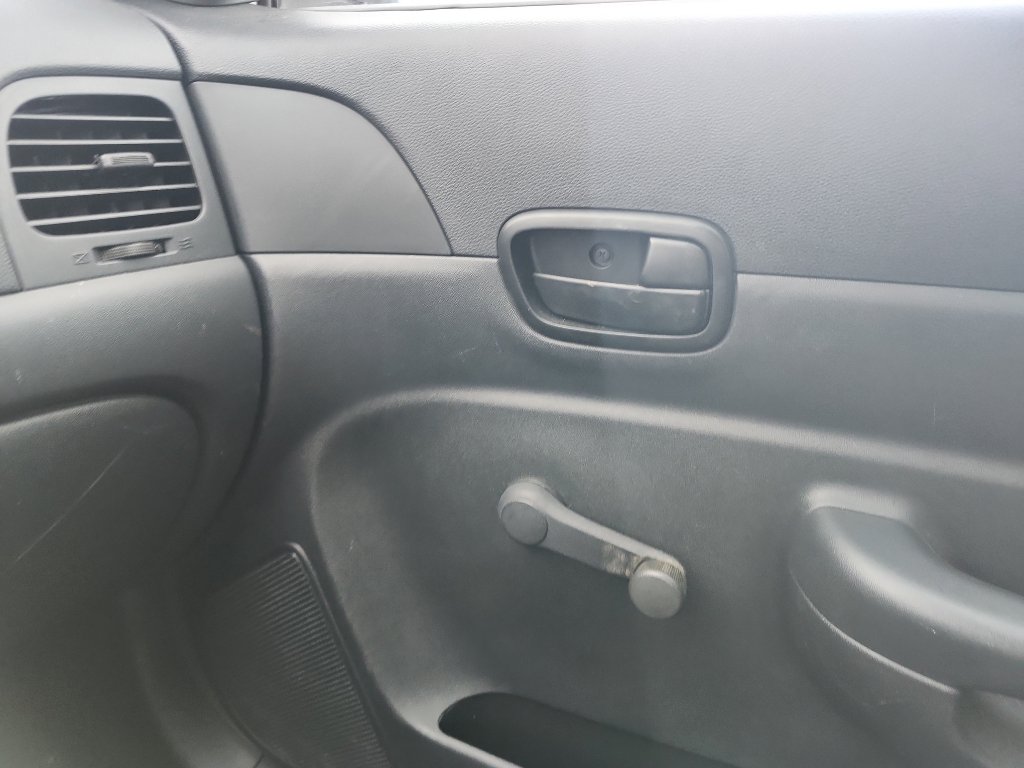 Used 2010 Hyundai Accent GS image 21