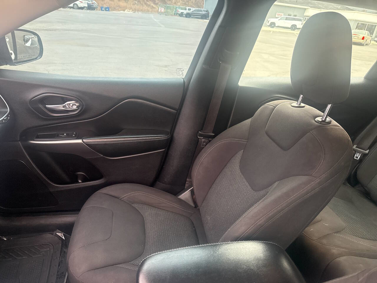 Used 2020 Jeep Cherokee Latitude w/ Cold Weather Group image 15