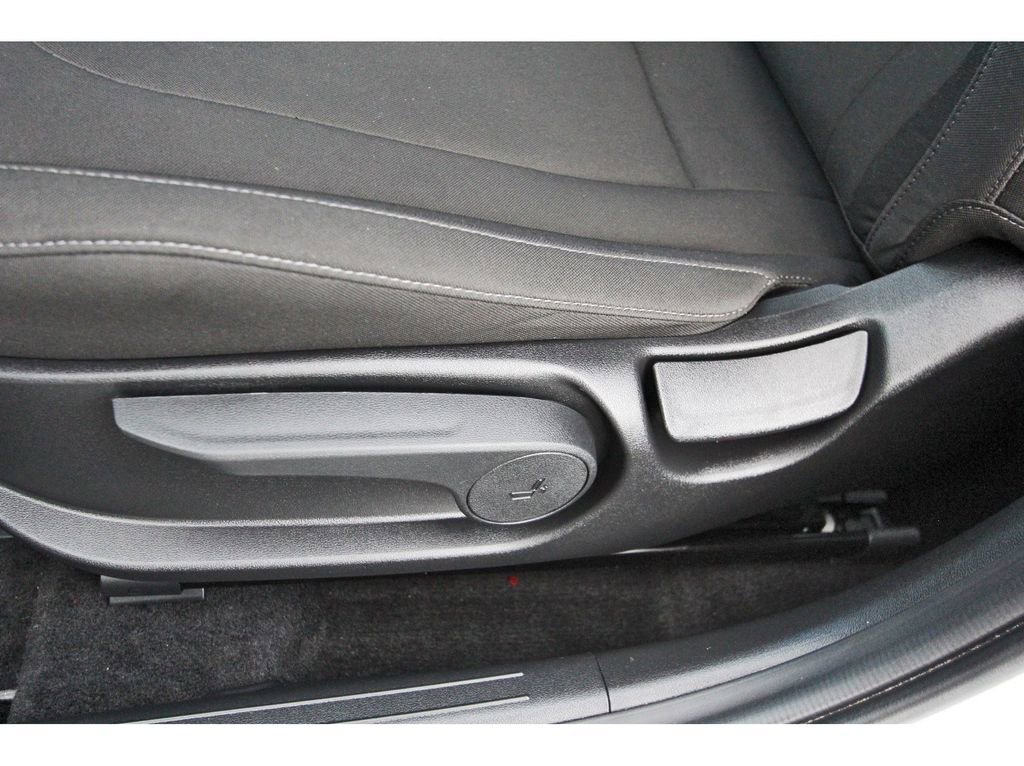 Certified 2025 Hyundai Elantra SEL image 30