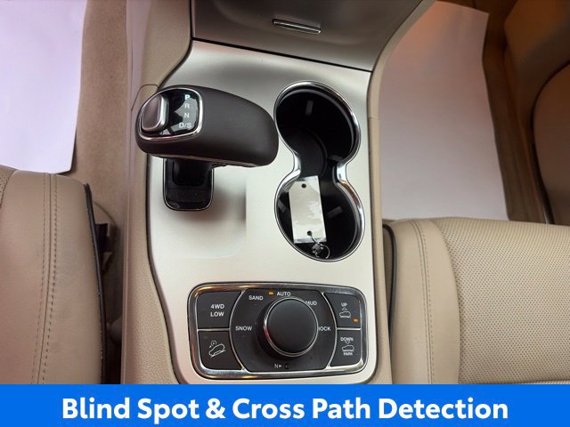 Used 2014 Jeep Grand Cherokee Overland w/ Advanced Technology Group AWD/4WD image 20