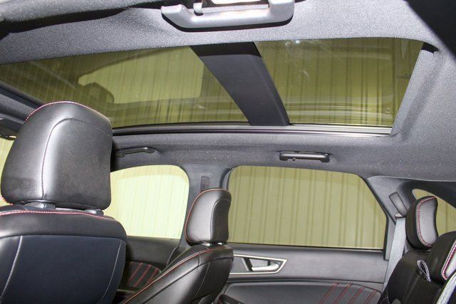 Used 2022 Ford Edge ST-Line image 14