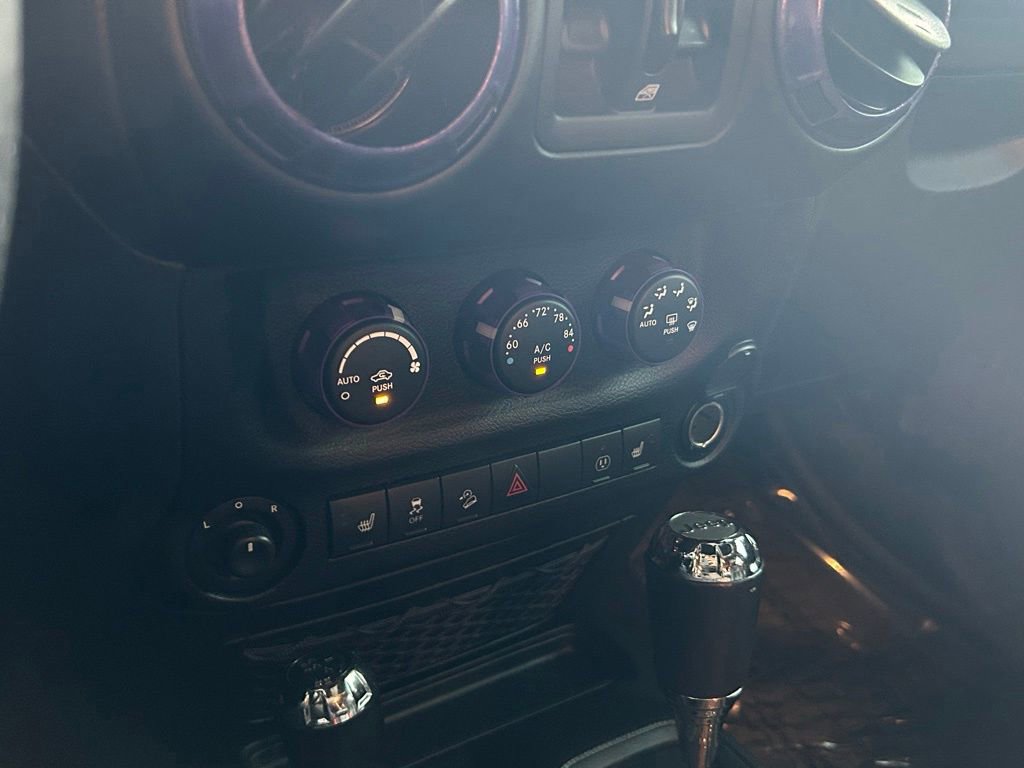 Used 2017 Jeep Wrangler Unlimited Rubicon w/ Connectivity Group AWD/4WD image 20