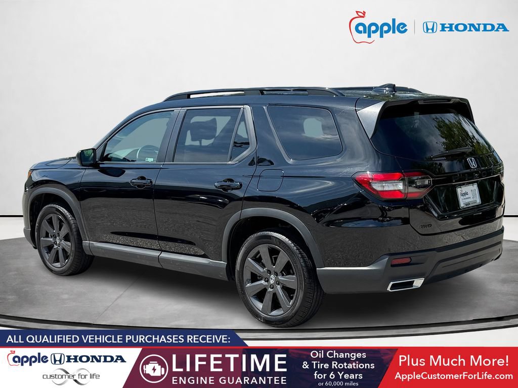Used 2025 Honda Pilot Sport image 4