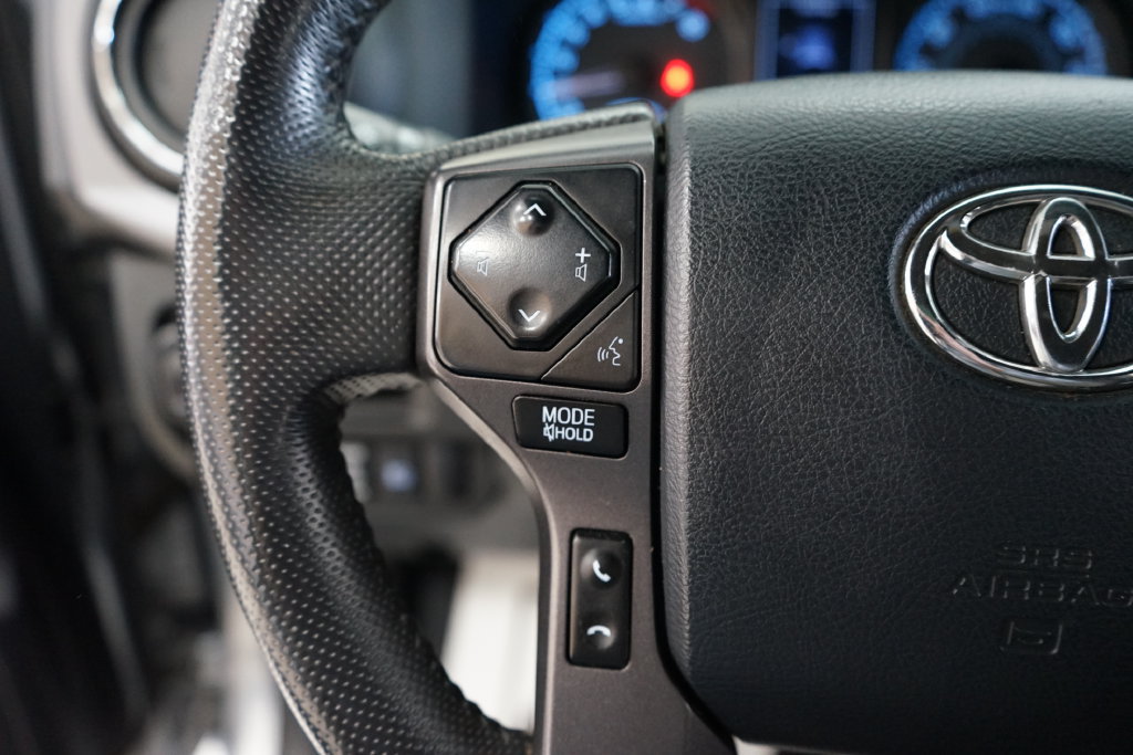 Used 2018 Toyota Tacoma TRD Off-Road w/ Technology Package AWD/4WD image 29