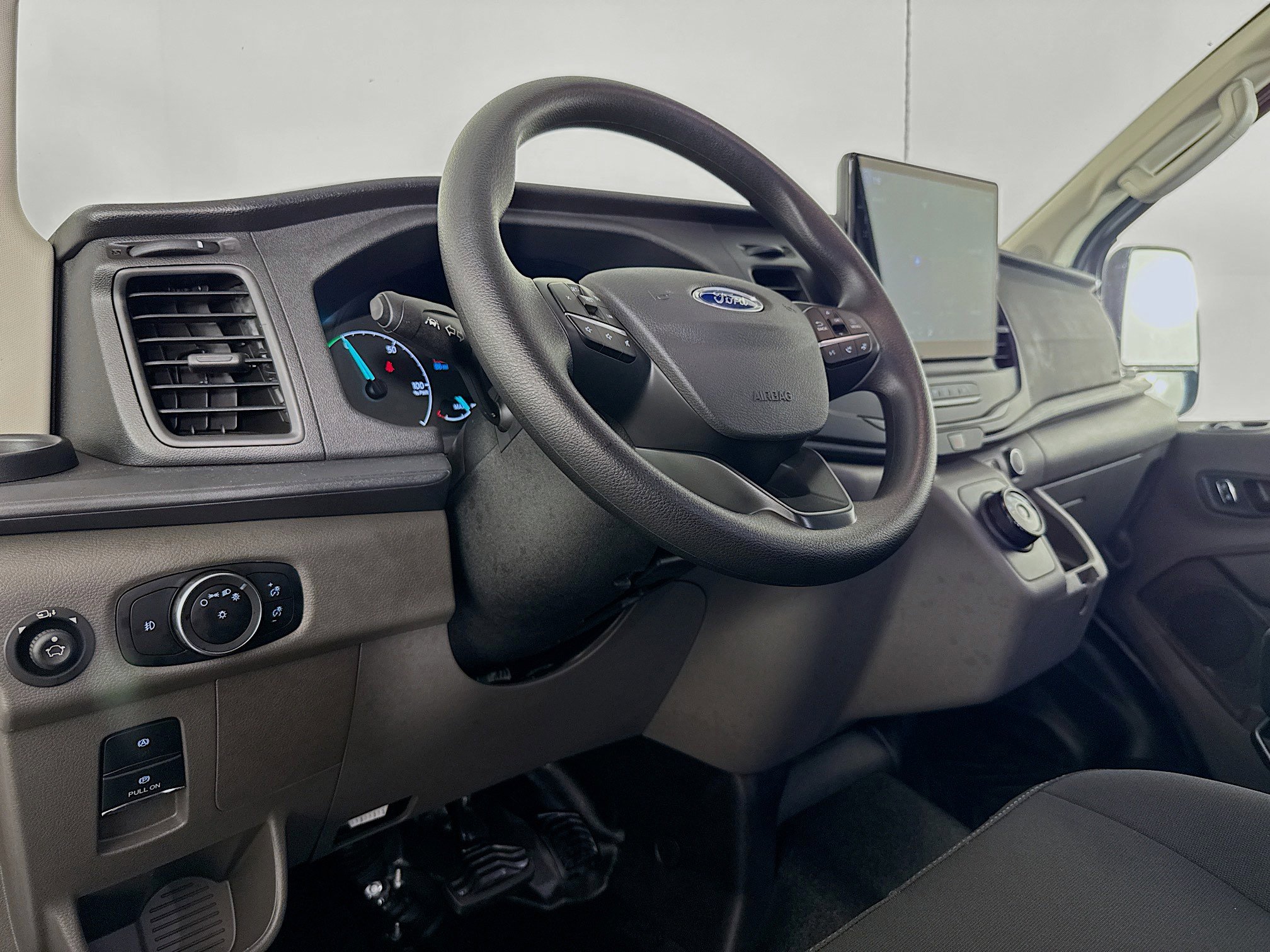 Used 2023 Ford E-Transit Low Roof image 22