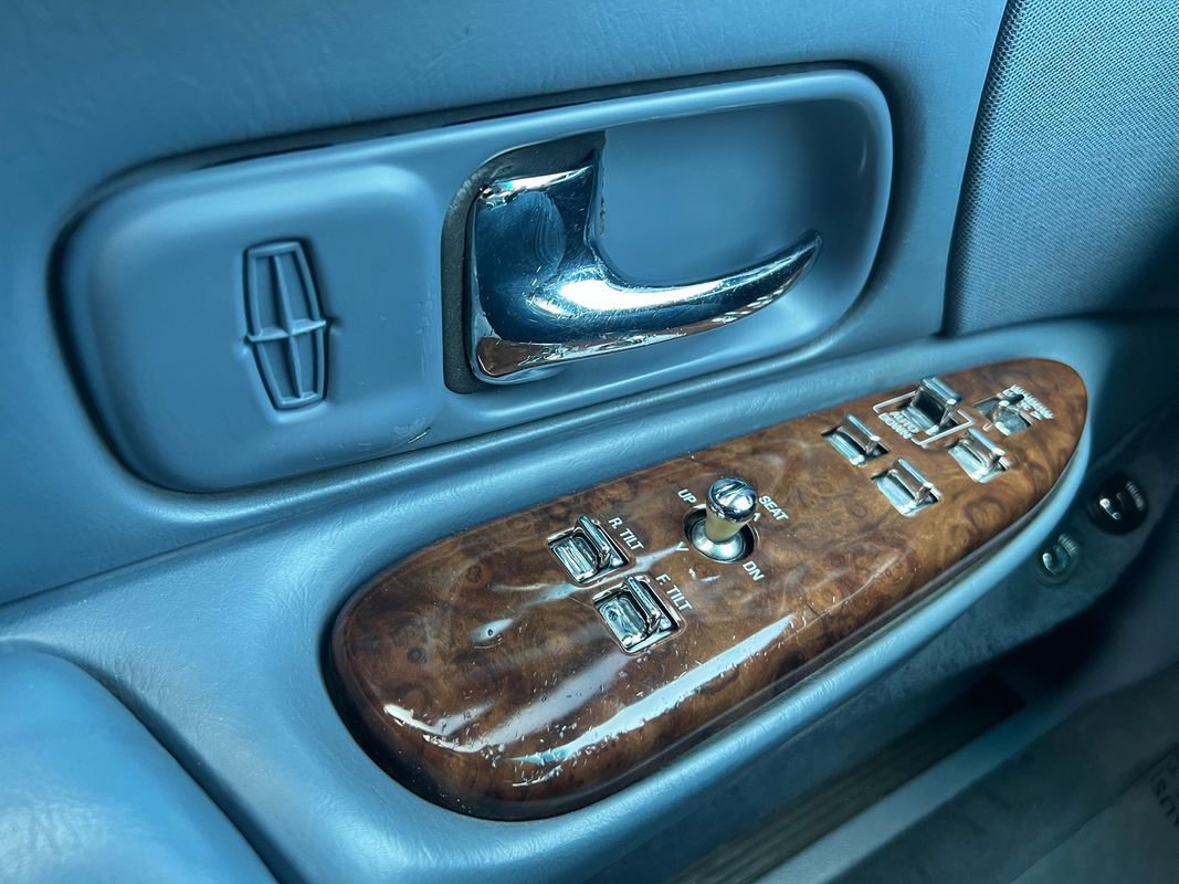 Used 1997 Lincoln Town Car Executive image 15