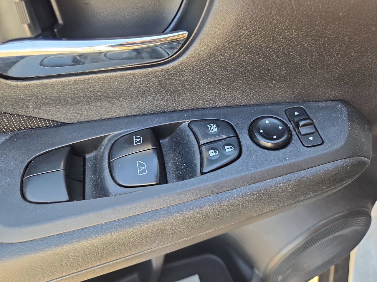 Used 2023 Nissan Kicks SV FWD image 17