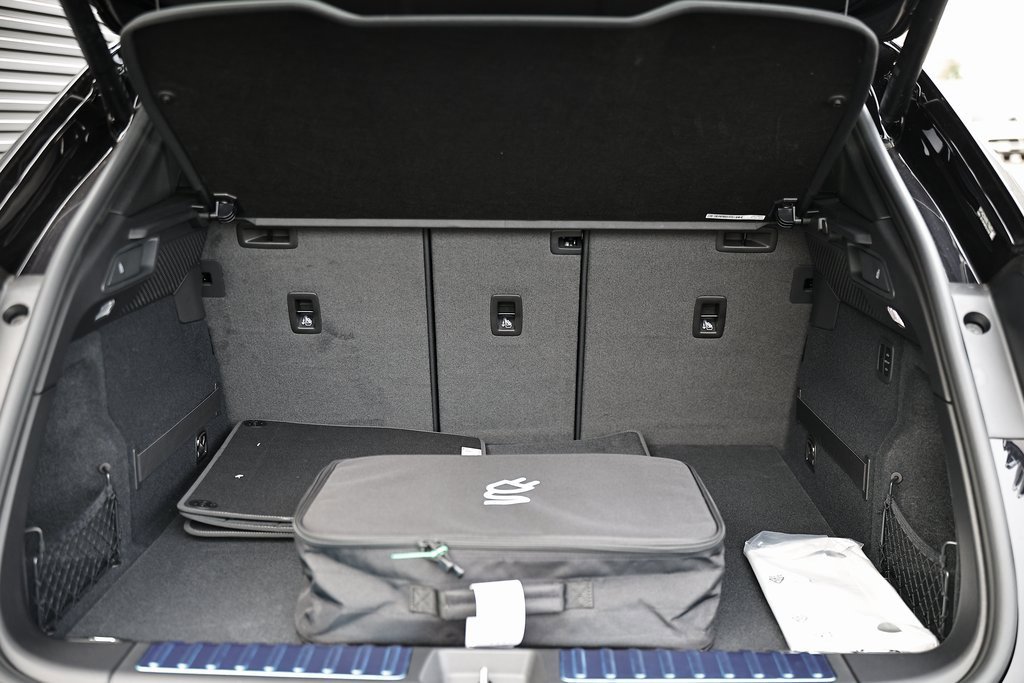 New 2025 Porsche Macan Turbo Electric image 31