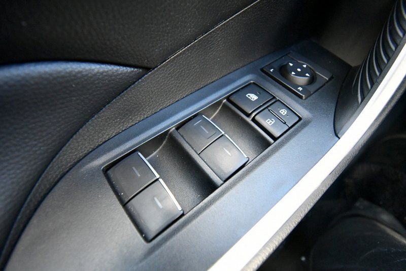 Used 2025 Toyota RAV4 XLE AWD/4WD image 17