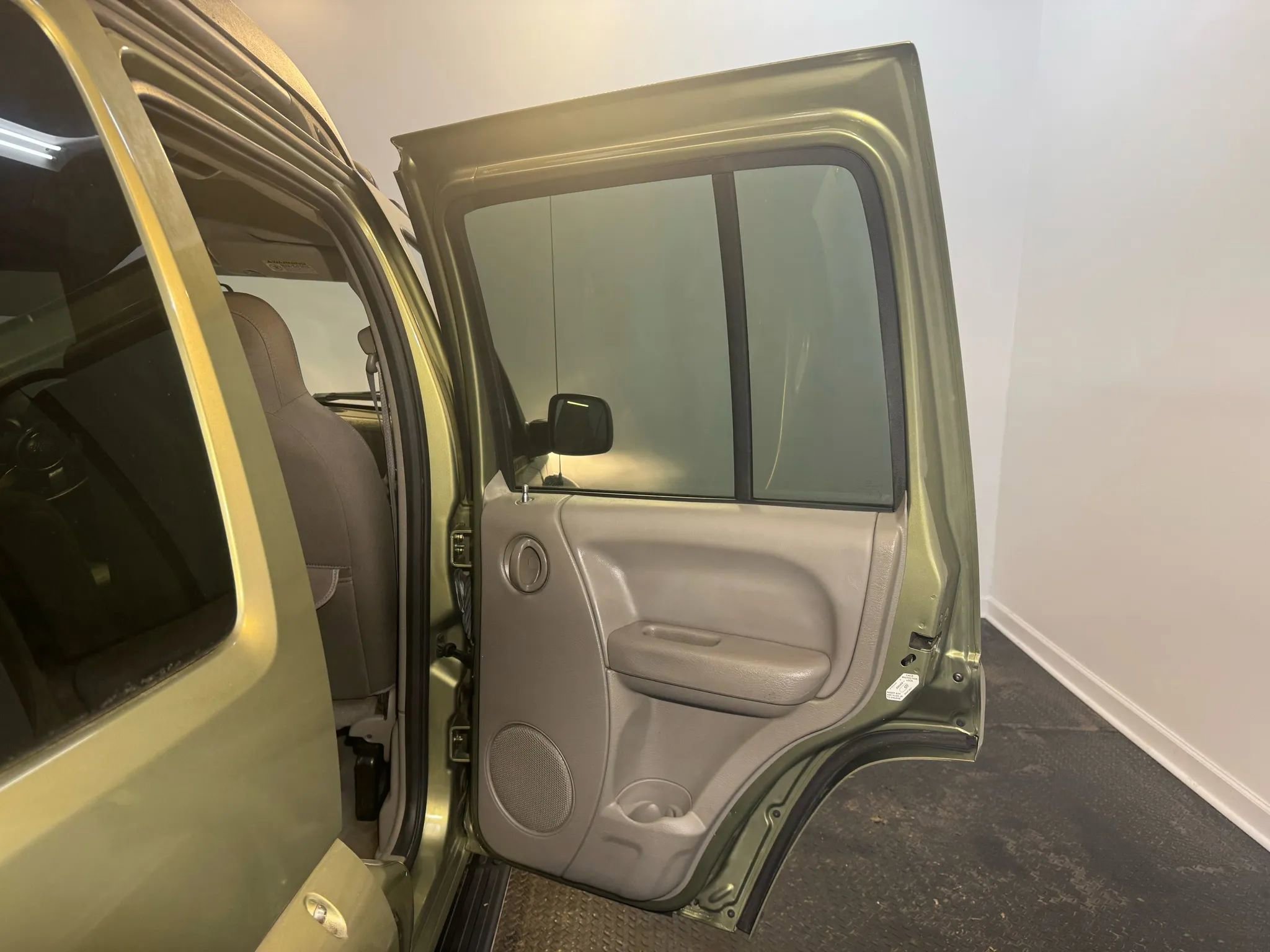 Used 2003 Jeep Liberty Renegade AWD/4WD image 25