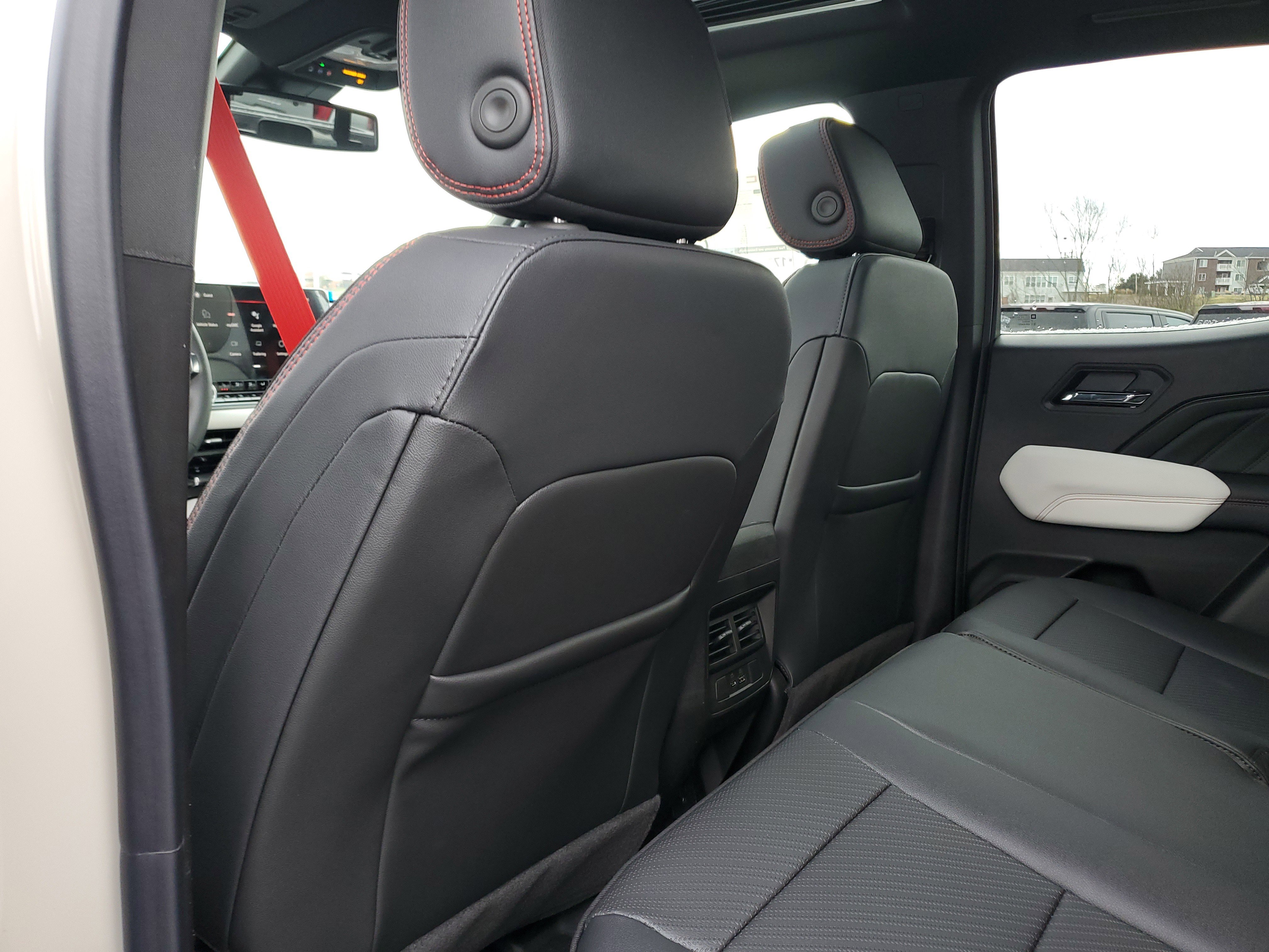 New 2026 GMC Canyon AT4X w/ LPO, Black Badging Package image 31