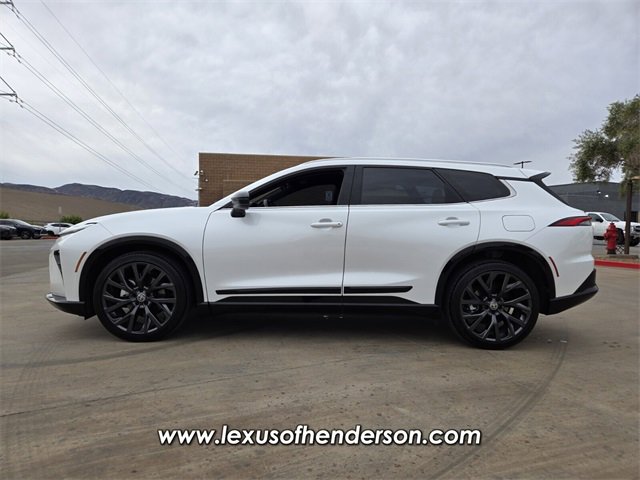 Used 2025 Toyota Crown Signia image 3