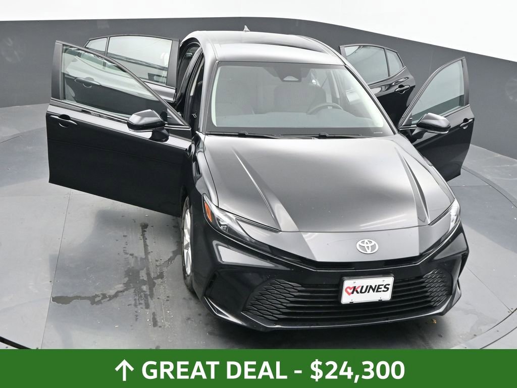 Used 2025 Toyota Camry LE image 60