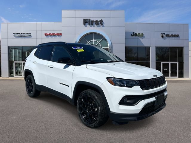 Used 2023 Jeep Compass Latitude AWD/4WD image 1
