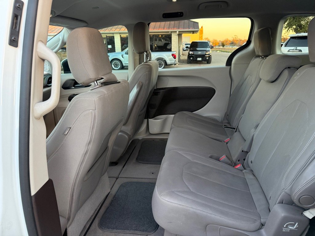 Used 2017 Chrysler Pacifica LX image 14