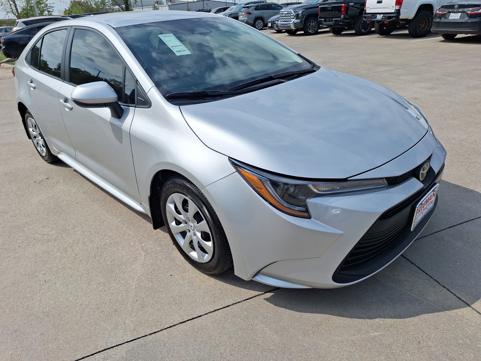 Used 2025 Toyota Corolla LE FWD image 8