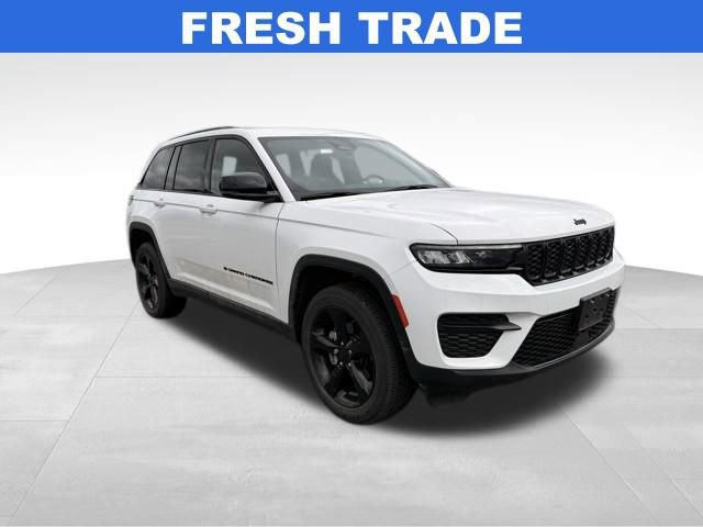 Used 2023 Jeep Grand Cherokee Altitude AWD/4WD image 1