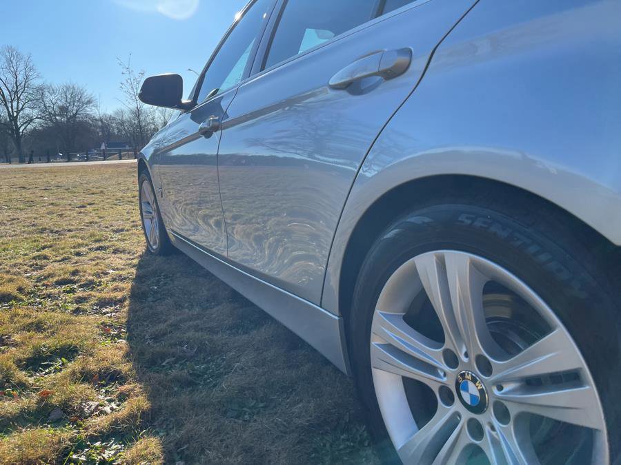 Used 2017 BMW 330e w/ Technology Package RWD image 18